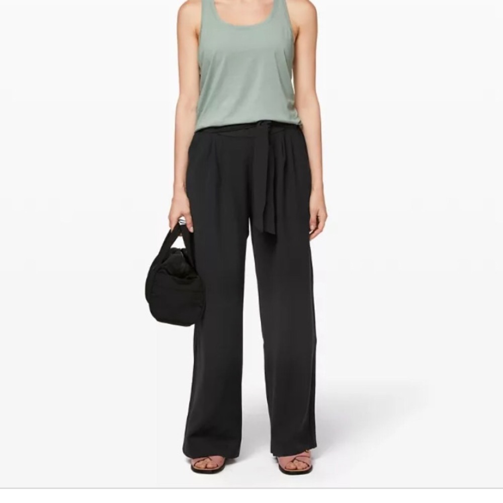 Lululemon Noir Pant - size 6